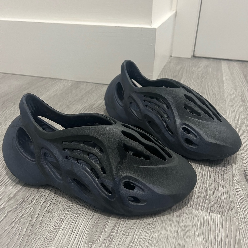 YZY foam RNNR mineral blue